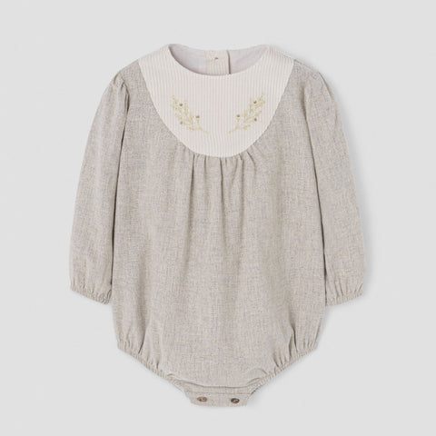 Popelin romper sand with embroidered yoke || 2.1